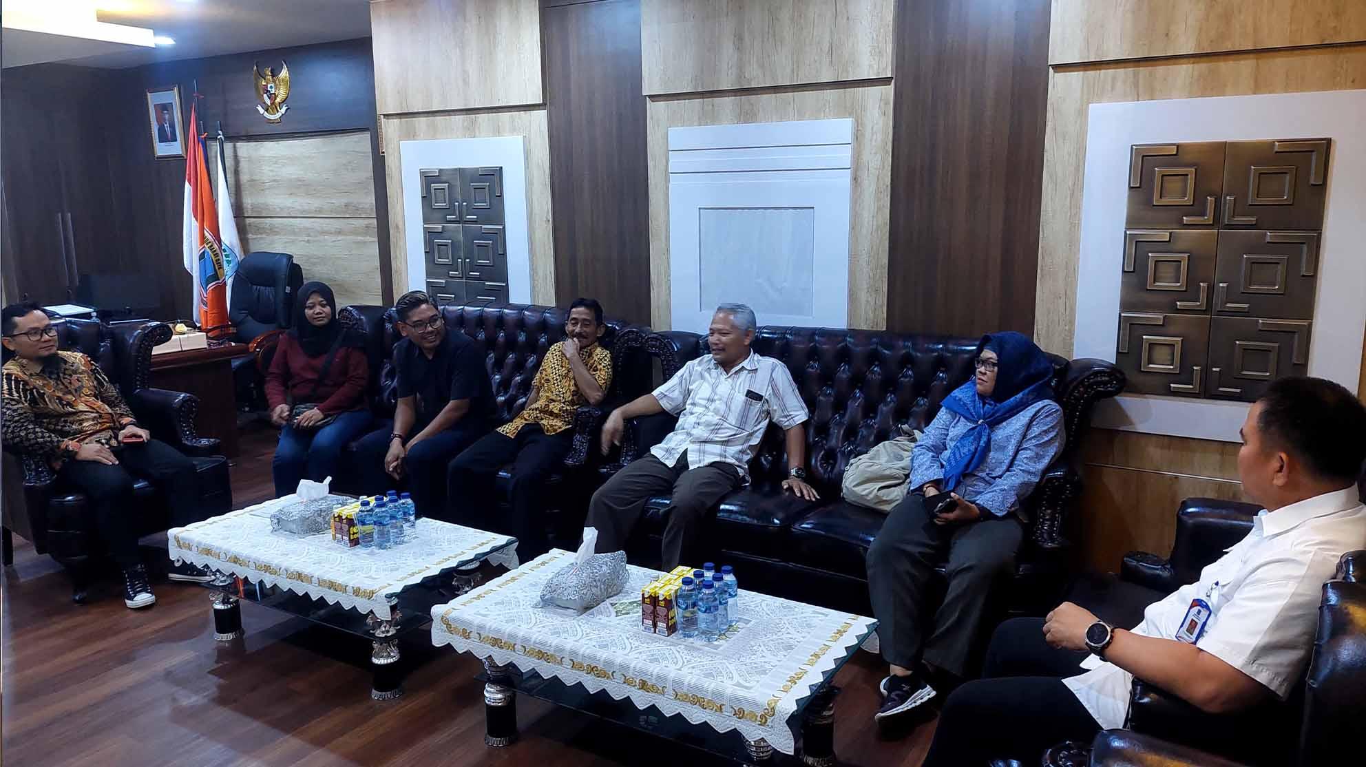 Bertemu Bernhard Rondonuwu, Ikasuara Siap Dukung Program Bersih-bersih Kota Sorong