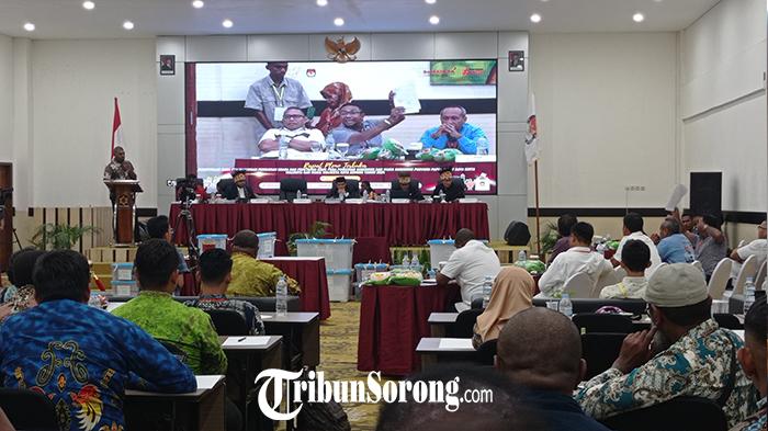 Rapat Pleno KPU Kota Sorong Diwarnai Adu Debat, Saksi Paslon 1 Ungkit Dugaan Pelanggaran