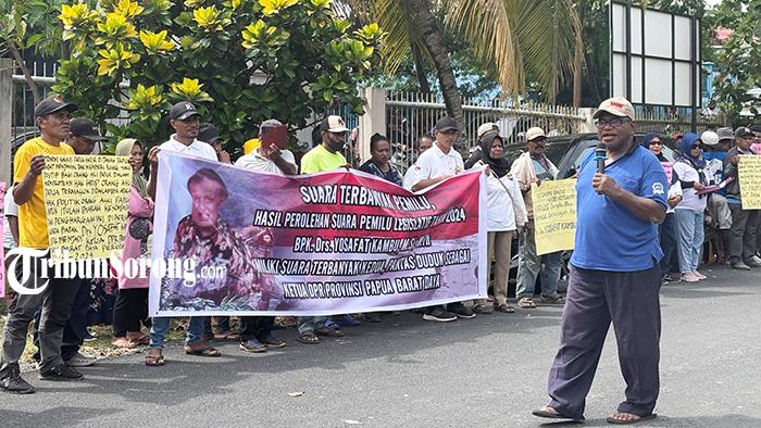 Unjuk Rasa di Kantor Sementara DPRP Papua Barat Daya, Tuntut soal Posisi Ketua DPRP