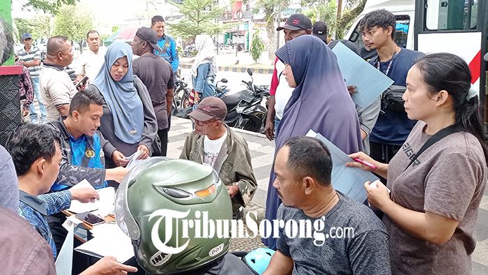 20250201_sim-keliling-satlantas-polresta-sorong-kota-di-taman-deo.jpg