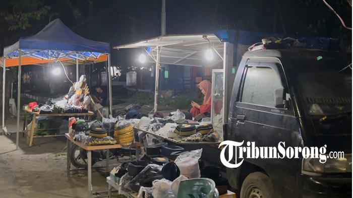 Pedagang Musiman di Sekitar Masjid Al-Akbar Kota Sorong Memburu Rezeki saat Ramadan
