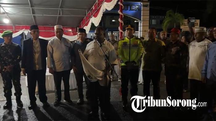 Gubernur Papua Barat Daya Lepas Pawai Takbiran, Elisa Kambu: Tetap Jaga Harmoni