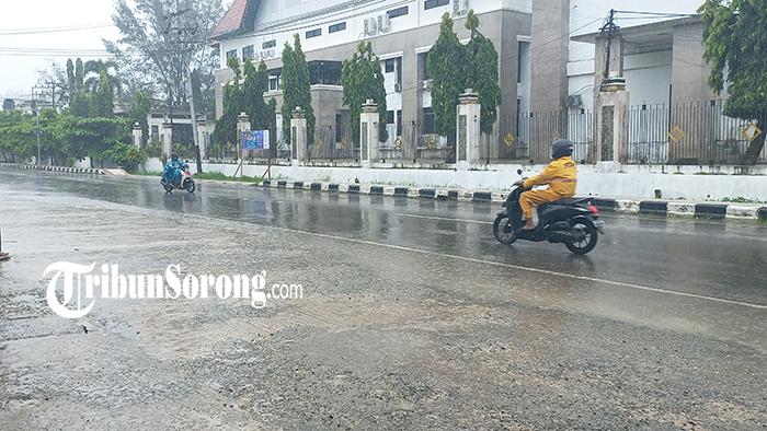 20250517_hujan-ringan-kota-sorong.jpg