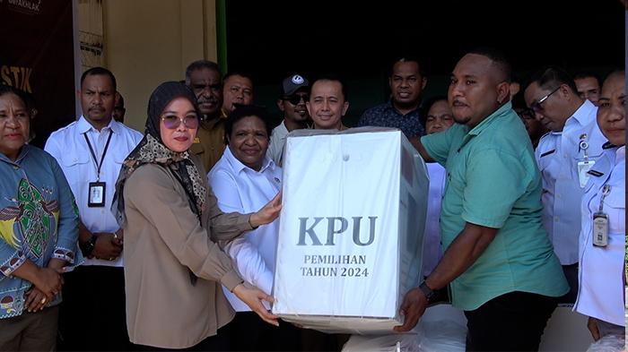 20250804_distribusi-kota-suara-KPU-Papua.jpg