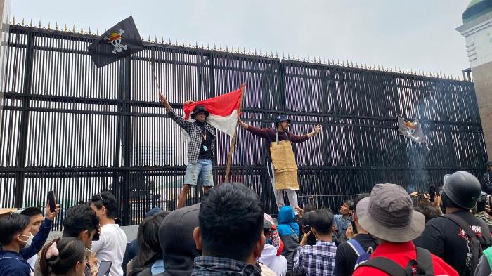 20250826_Demo-di-depan-gedung-DPR-MPR-R.jpg