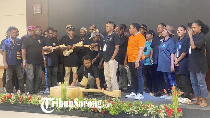 Musik Tradisional Makin Tergerus Zaman,  14 Sanggar se-Kabupaten Sorong Diberi Pelatihan