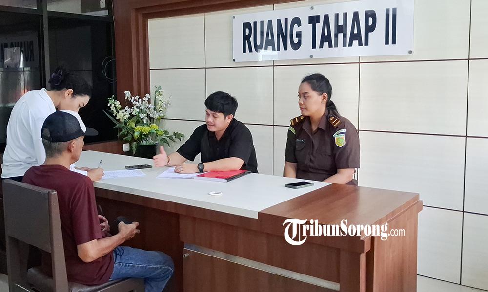 Perkara Rudapaksa Bocah 11 Tahun oleh Ayah Angkat Dilimpahkan ke Kejari Sorong, Pelaku Tak Akui BAP