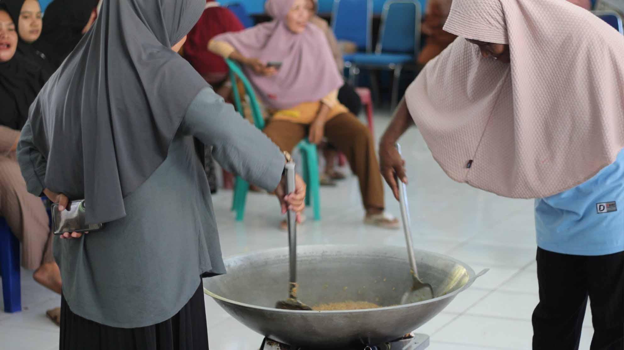 Ibu-Ibu Pulau Arar Sorong Ikuti Pelatihan Abon Tuna untuk Penguatan Ekonomi Keluarga
