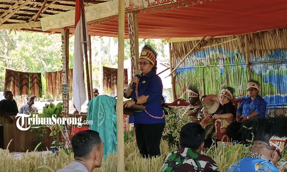 Pesan Bupati Sorong Selatan Petronela Krenak untuk Masyarakat IMEKKO