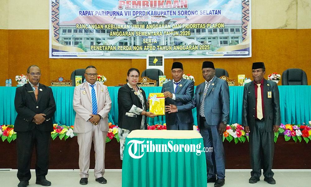 20251224_bupati-sorong-selatan-serahkan-rapbd.jpg