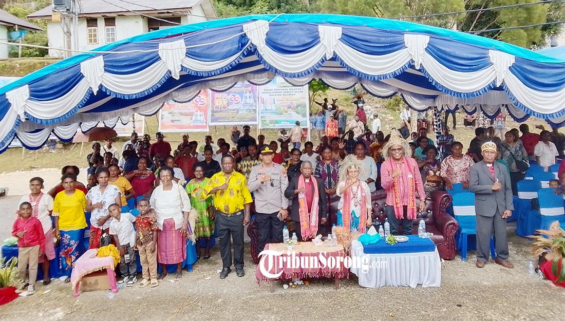 20260118_foto-bersama-hut-peradaban-injil-maybrat.jpg