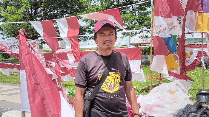 Pedagang-bendera-merah-putih-di-Kota-Sorong.jpg