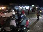 20230813_polisi-geledah-bagasi.jpg