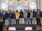 Komisioner-KPU-Sorong-Selatan-foto-bersama.jpg