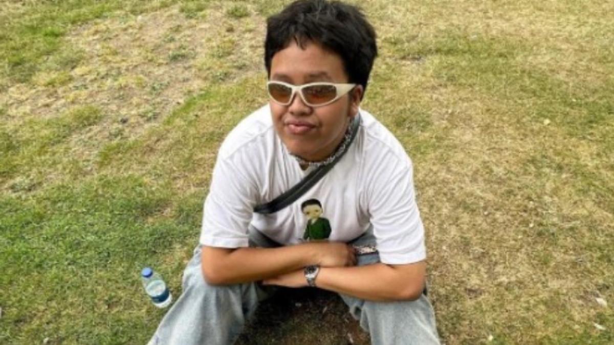 DITODONG PISAU - Abraham Bernard Lasso sempat ditodong senjata tajam oleh pelaku perampokan. Satu ponselnya lenyap dibawa kabur.