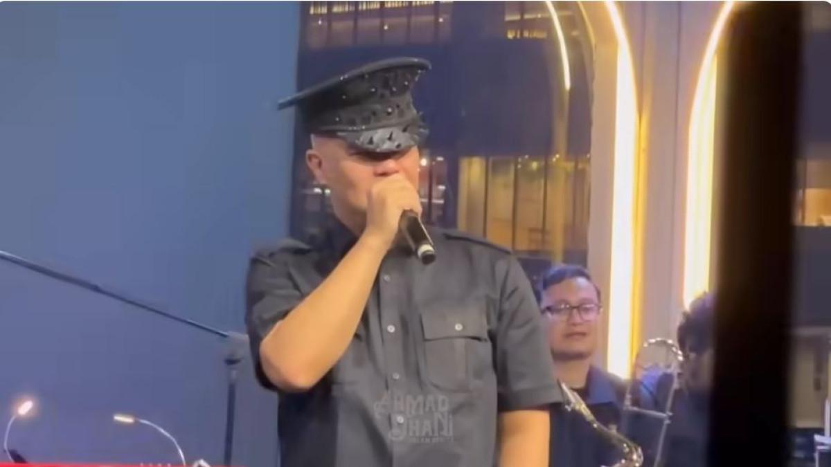 Ahmad Dhani tiba-tiba menyinggung nama Inara Rusli dan menyatakan keinginannya untuk berkenalan lebih jauh.
