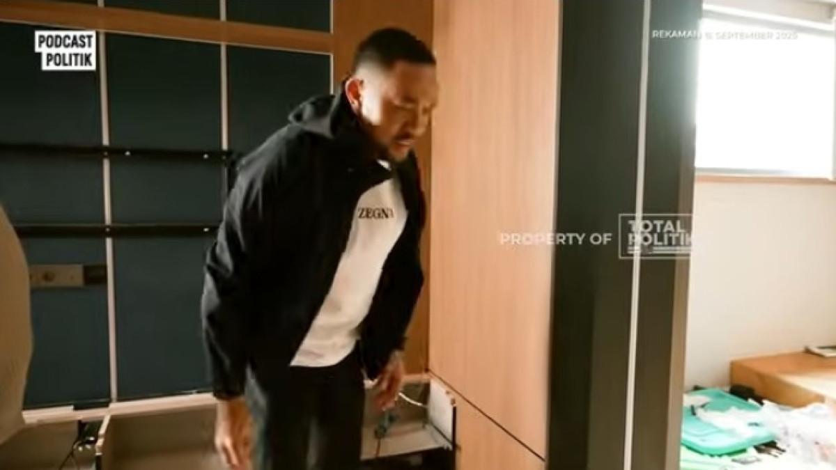 Ahmad Sahroni akhirnya buka-bukaan soal drama persembunyiannya saat penjarahan rumahnya pada Agustus lalu.