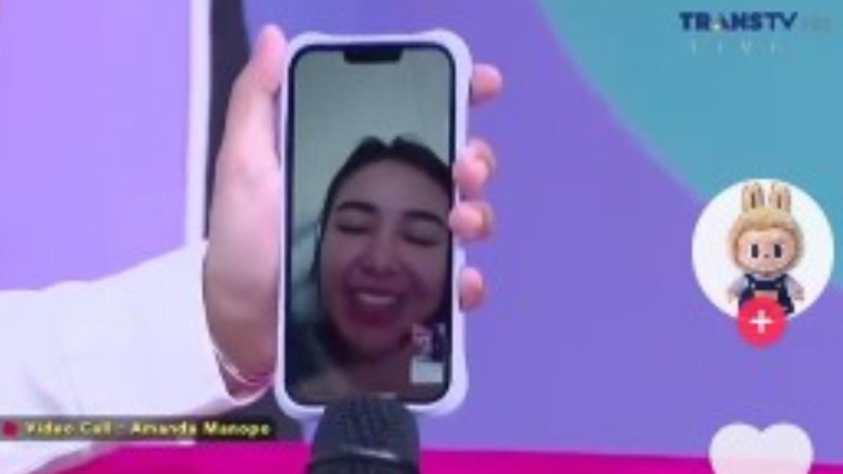 Amanda Manopo dan Kenny Austin putuskan tunda bulan madu karena kantong kering usai membuat pesta pernikahan mewah.