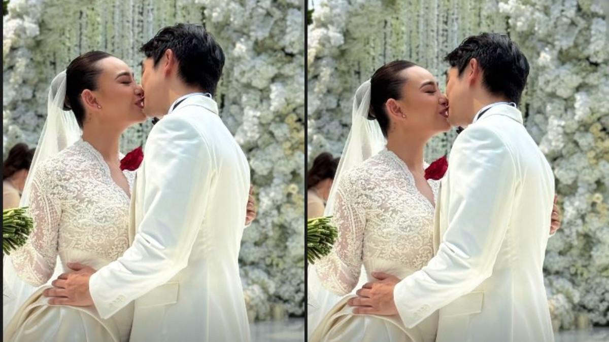MENIKAH - Amanda Manopo tampil bak putri dengan gaun berekor panjang, sementara Kenny Austin mengenakan jas putih dan celana hitam yang membuatnya terlihat elegan.