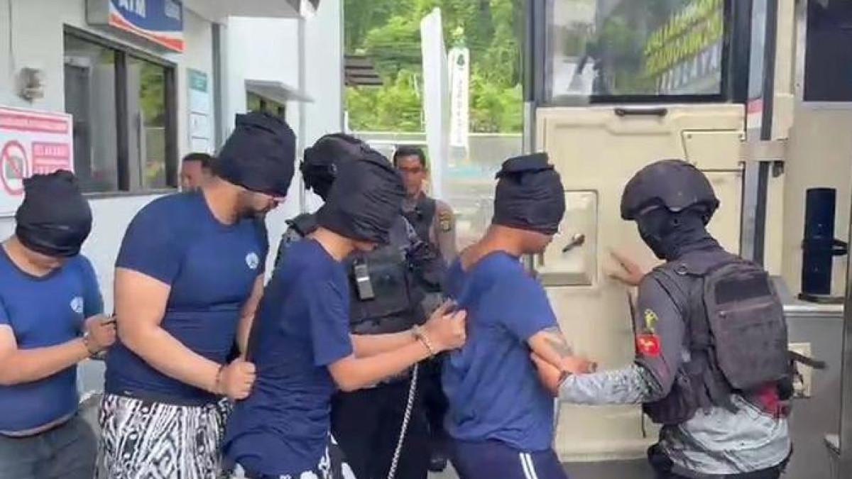 Ammar Zoni dibawa ke Lapas Nusakambangan.