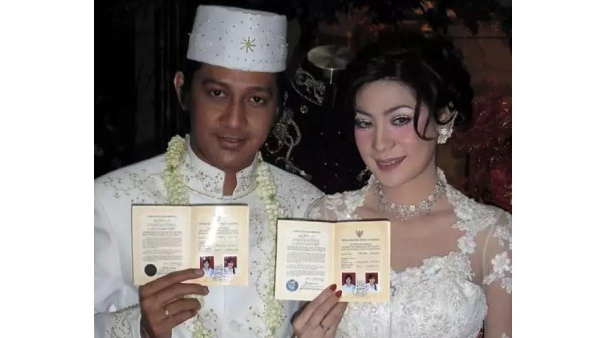 KISAH CINTA - Meski sempat ditolak, Andre Taulany tak menyerah. Ia terus menunjukkan keseriusannya hingga Erin perlahan luluh setelah delapan bulan saling mengenal. Hubungan mereka pun semakin dekat dan serius.