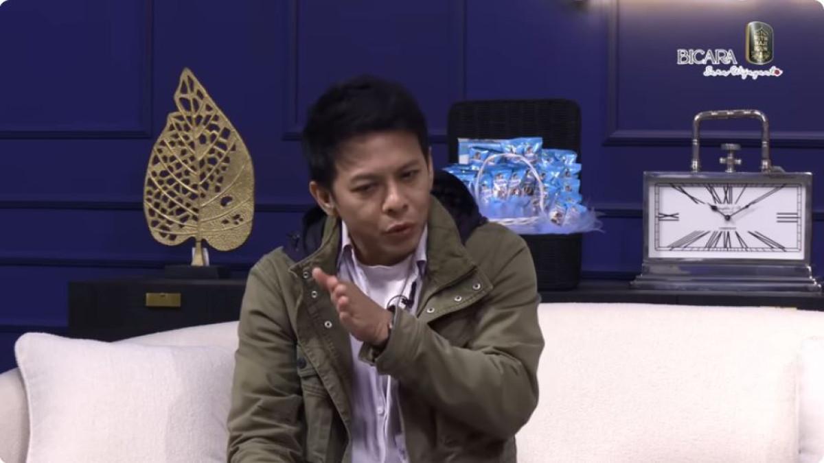 Ariel NOAH menceritakan bahwa sang putri berhasil meraih beasiswa selama bersekolah di Al Jabr Islamic School.