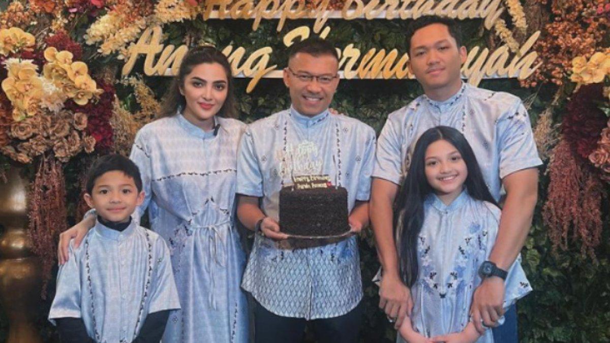Ashanty Ungkap Rencana Wisuda Bersama Anang dan Azriel pada Juni Mendatang.