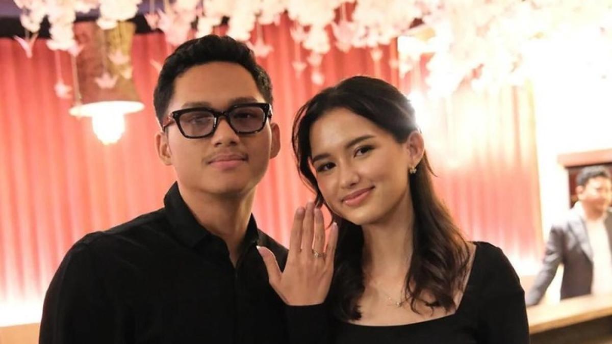 Azriel Hermansyah dan Sarah Menzel Siap Nikah, Perbedaan Keyakinan Jadi Sorotan, Keluarga Akui Diskusi Serius dan Terbuka.