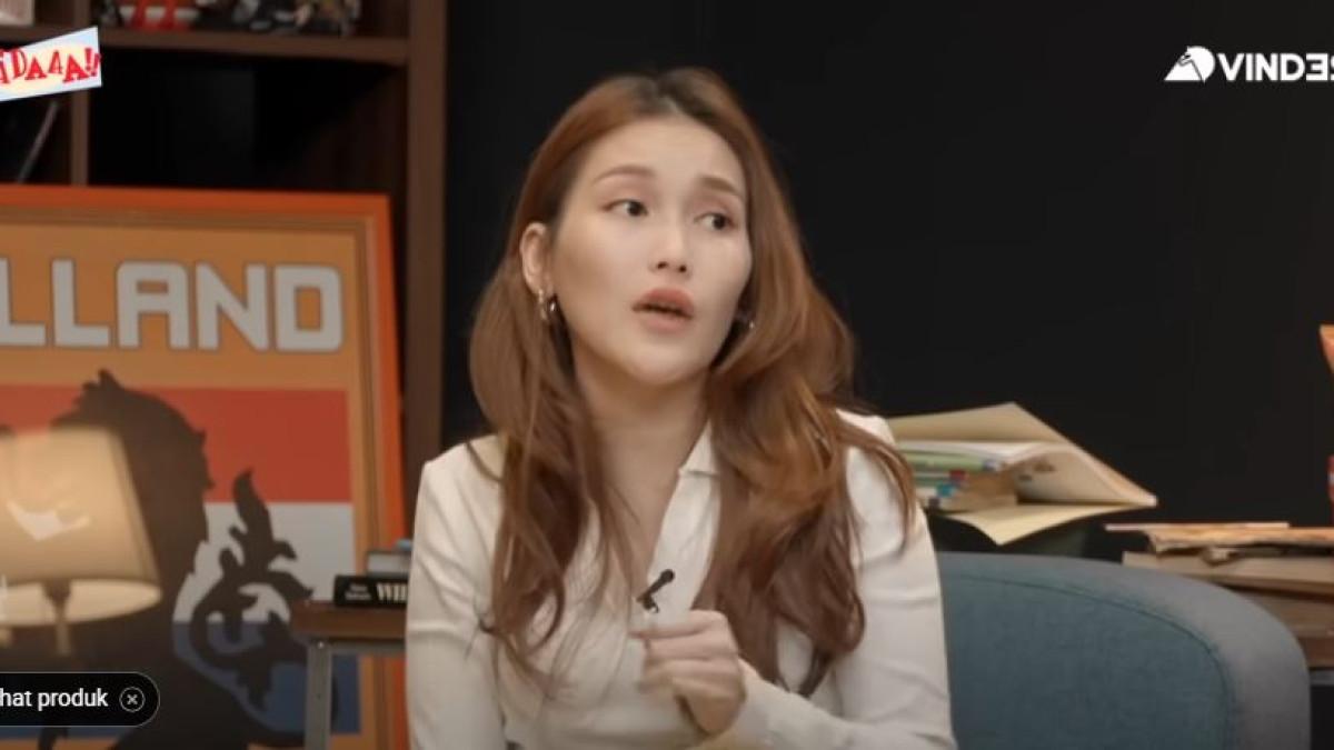 KISAH HOROR - Bagi Ayu Ting Ting pengalaman itu begitu membekas. Hingga kini, ia masih ingat jelas kejadian tersebut.