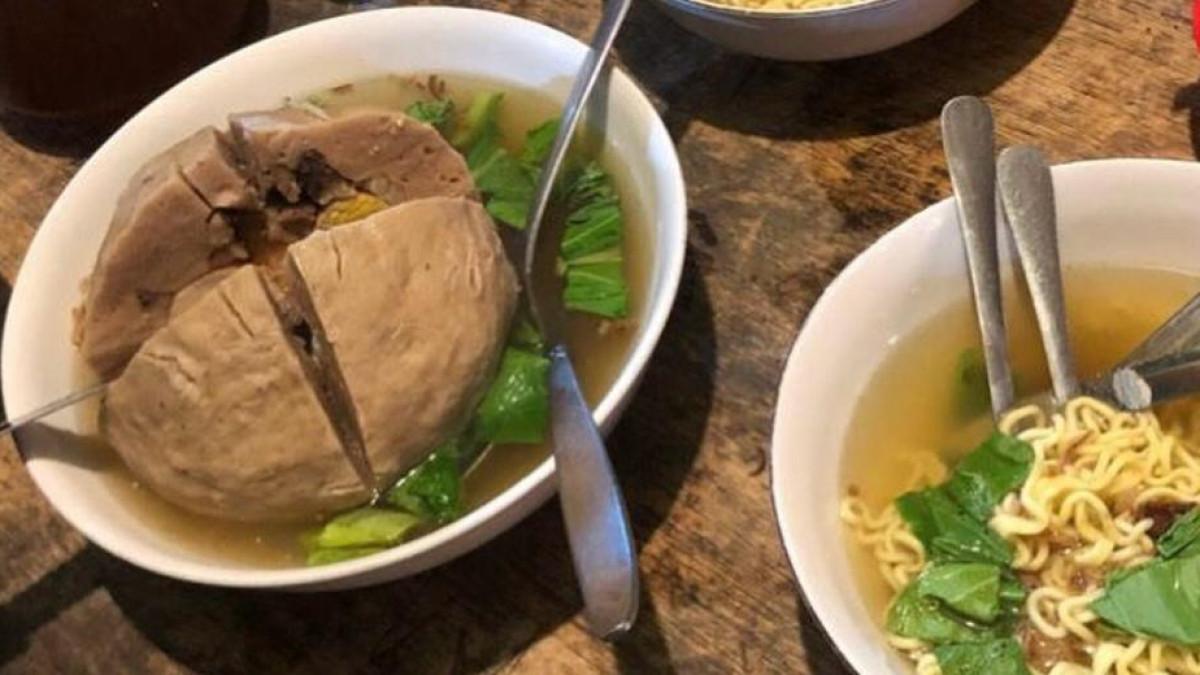BAKSO KLENGER - Salah satu varian bakso di warung Bakso Klenger Ratu Sari Yogyakarta yang cocok untuk makan siang enak.