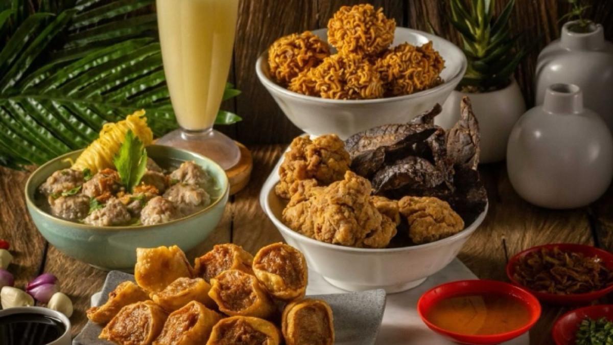 KULINER MALANG - Bakso Kota Cak Man, tempat makan malam enak di Kota Batu, Jawa Timur.