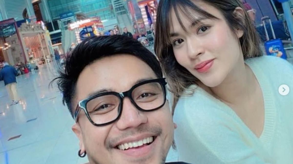 Bubah Alfian dan Raisa akhirnya tiba dengan selamat di Indonesia meski sempat mengalami kendala di Bandara Dubai.