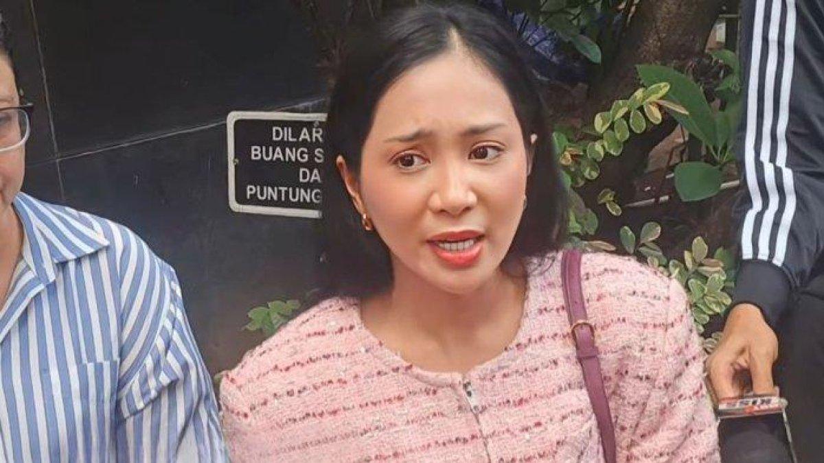 POLEMIK KELUARGA ARTIS - Bunga Zainal mengalami masalah dengan keluarganya sendiri.