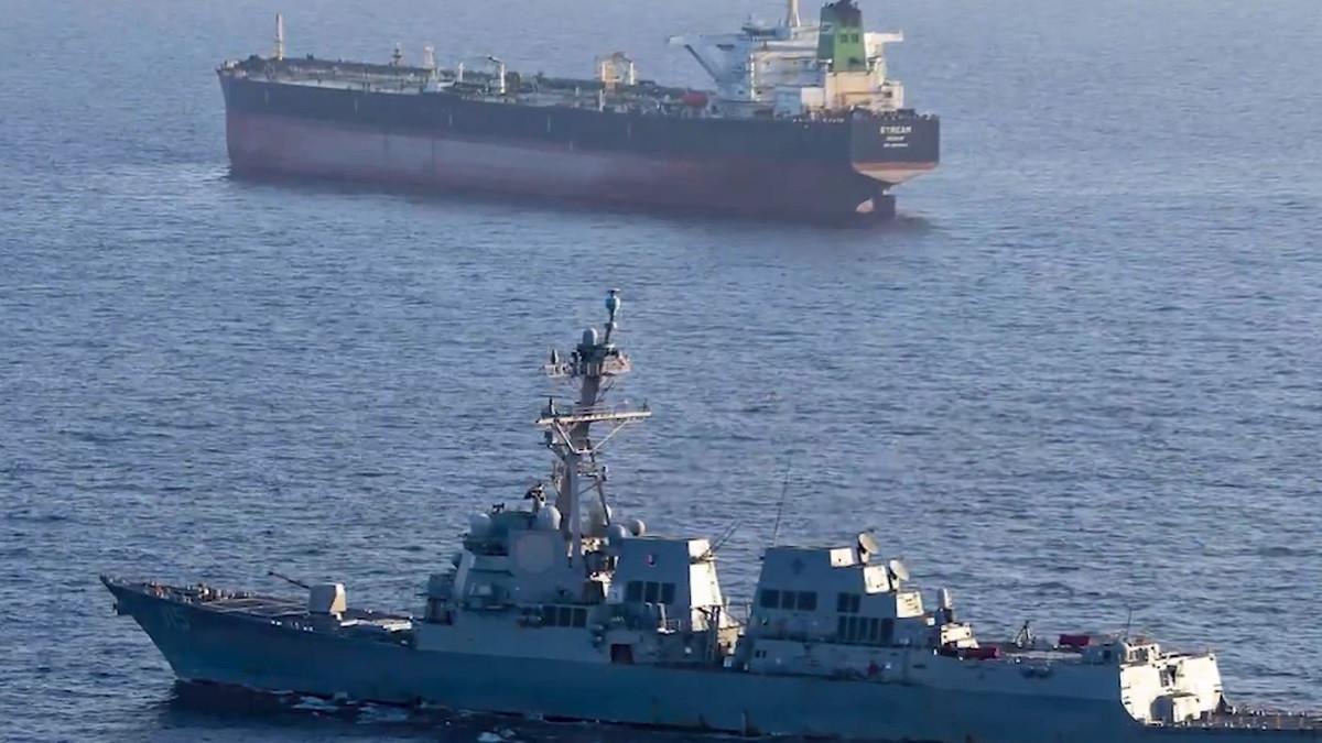 PERANG IRAN - CENTCOM rilis detik-detik kapal tanker Iran meledak diserang AS. Kapal itu dianggap melanggar blokade AS