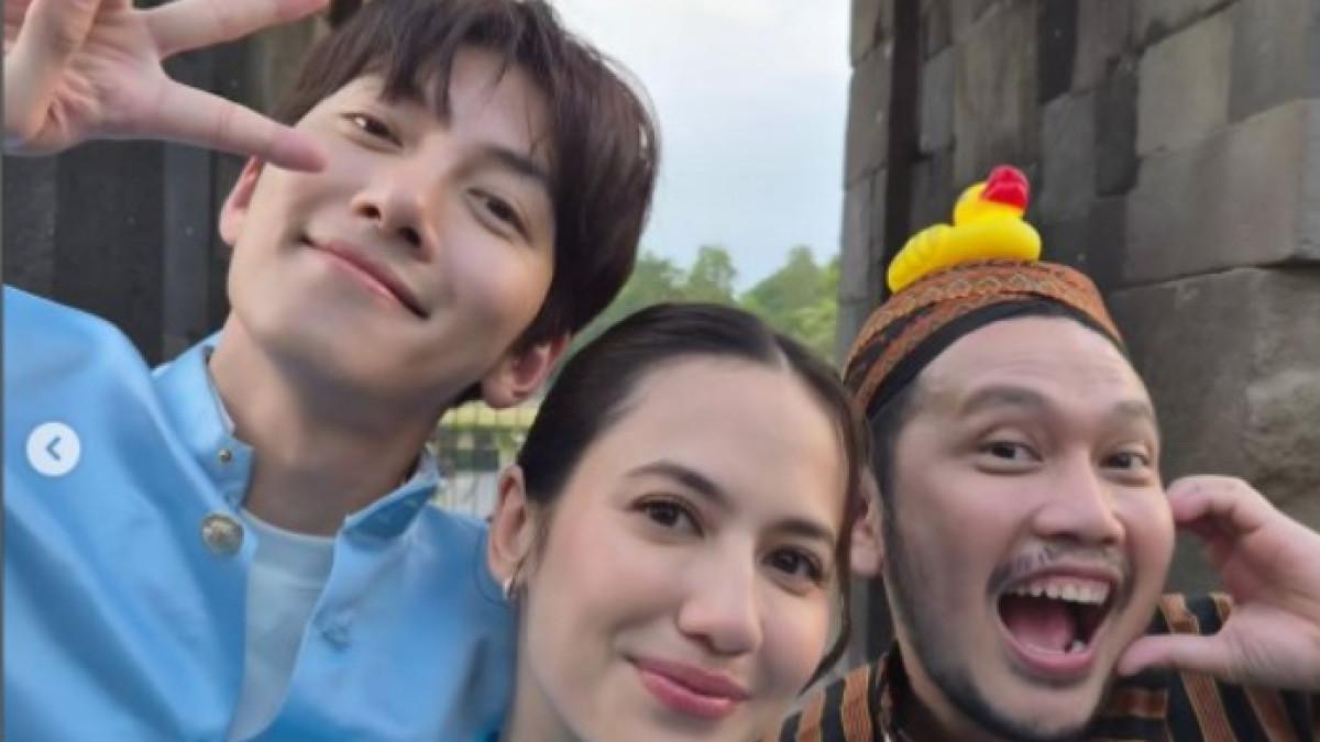 Caption singkat dari Pevita Pearce yang berbunyi “Mase & Mbak Ayu” sukses membuat suasana jadi hangat dan penuh keakraban.