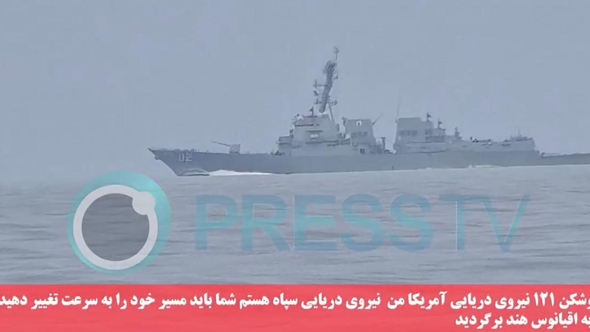 PERANG IRAN VS AS - Capture video PressTV menampilkan kapal milik Amerika Serikat diusir Iran dari Selat Hormuz