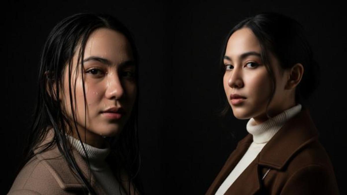 PROMPT GEMINI AI - Contoh foto hasil editan Gemini AI dari foto selfi menggunakan prompt Potret Dramatis Hiperrealistis, Jumat (14/11/2025).