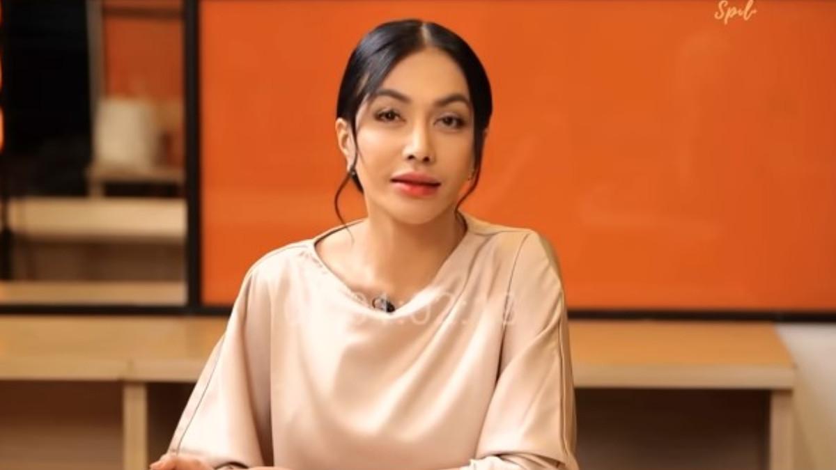 Sambil menangis, Denada menegaskan bahwa Ressa bukanlah sebuah kesalahan, apalagi membuang sang putra.