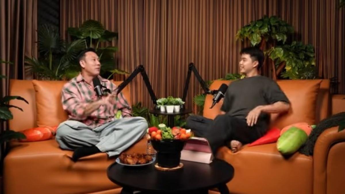 Denny Sumargo jujur soal daftar artis yang tak disukainya di podcastnya.
