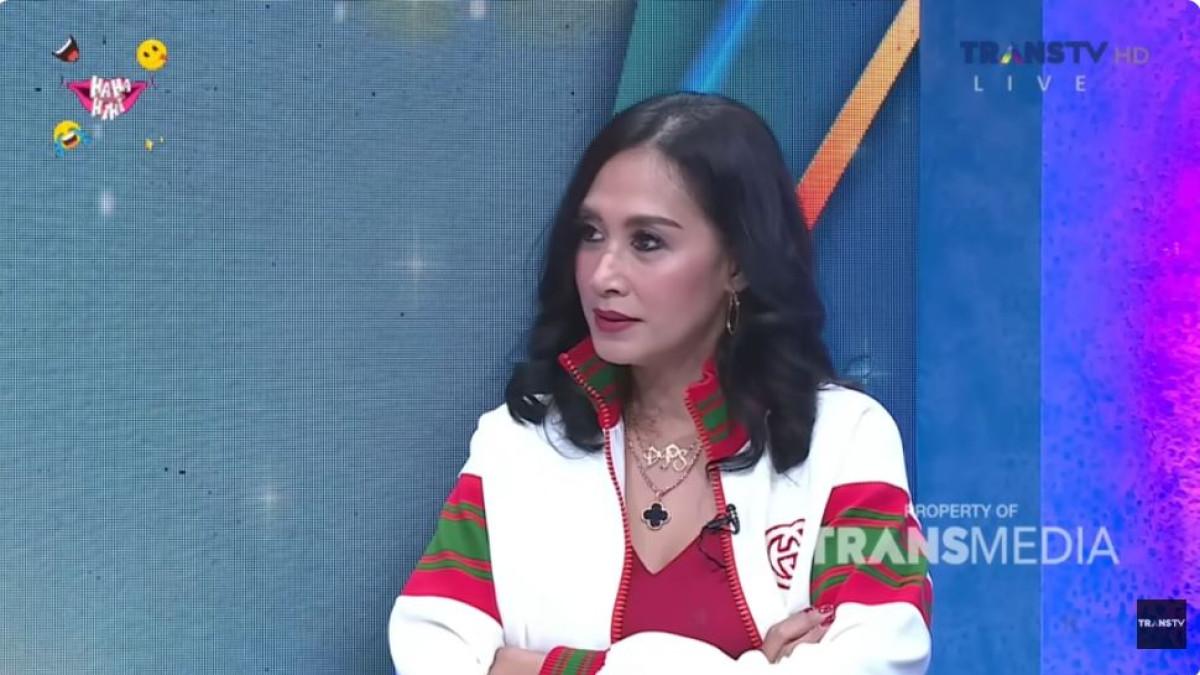 Diah Permatasari, sosok senior yang pernah beradu peran dengan Aurelie, akhirnya angkat bicara dan menguak ingatan lama yang selama ini terpendam.
