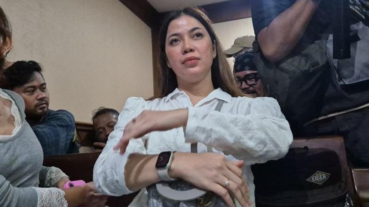 UPDATE KASUS AMMAR - Ammar Zoni divonis 7 tahun penjara dan denda Rp1 miliar. Dokter Kamelia yang hadir di PN Jakarta Pusat mengaku kecewa dengan vonis tersebut.
