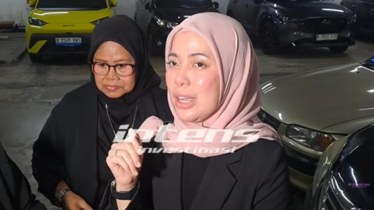 Dokter Kamelia tetap hadiri sidang Ammar Zoni meski hubungan sudah berakhir.