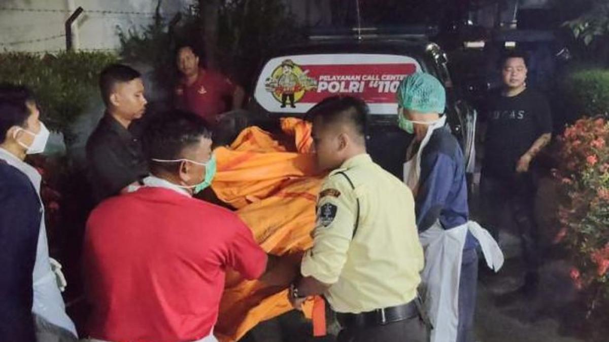 WARGA GEMPAR -  Dua Mayat Pria Tergeletak di Kubah Masjid