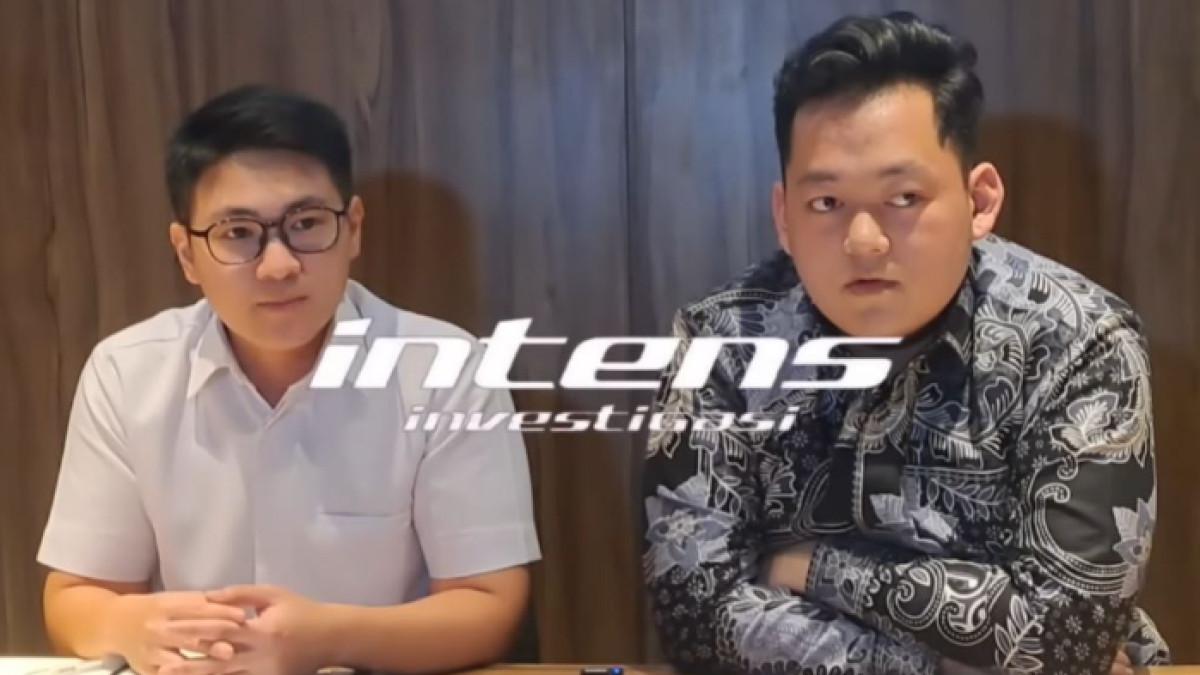 UPDATE KASUS AMMAR - Majelis Hakim Pengadilan Negeri Jakarta Pusat jatuhkan vonis 7 tahun penjara dan denda Rp1 miliar kepada Ammar Zoni terkait kasus peredaran narkoba. Ammar kemudian menunjuk pengacara baru, Dwana Toligi (kiri).