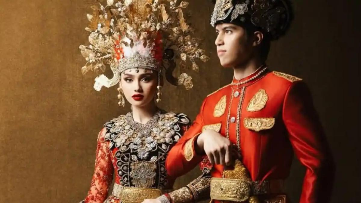 PREWEDDING ADAT GORONTALO - El Rumi dan Syifa Hadju tampil mengenakan busana adat Gorontalo dalam sesi foto prewedding yang dibagikan melalui Instagram pada Sabtu (4/4/2026).