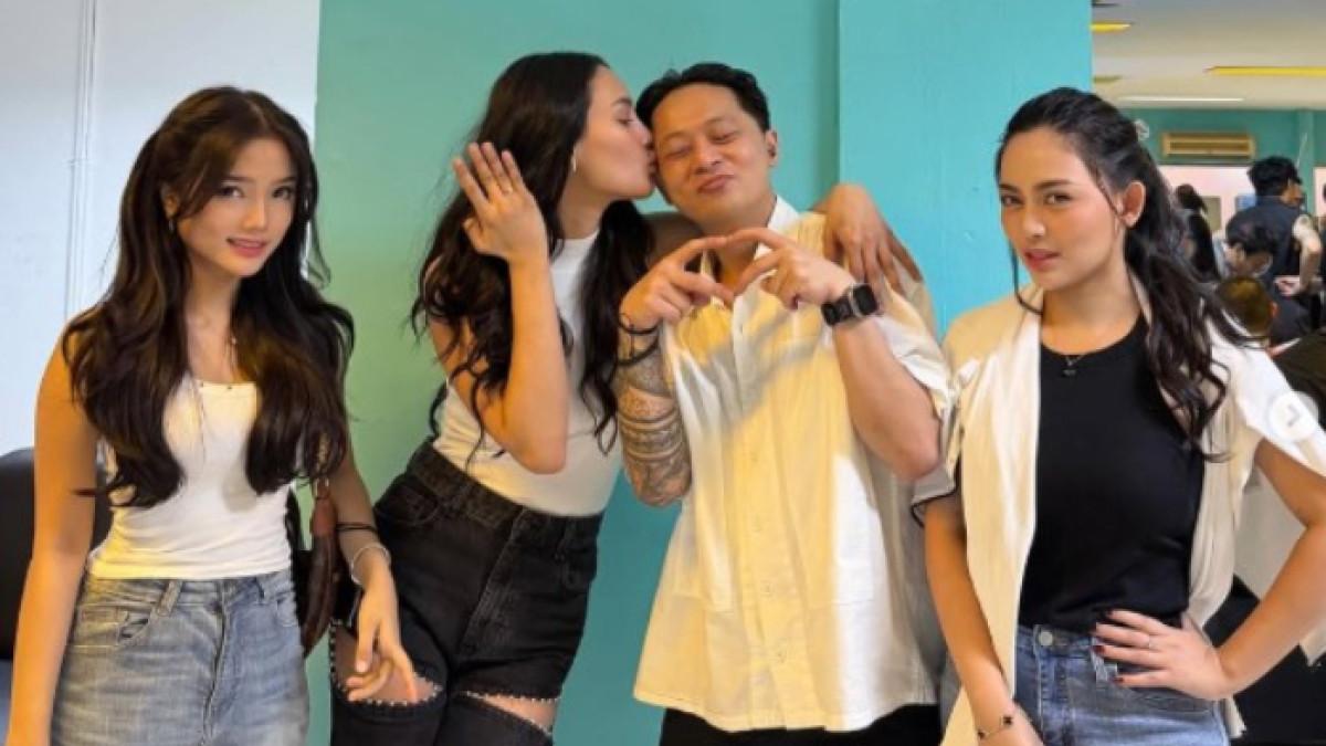 Erika Carlina sudah dilamar oleh kekasihnya, DJ Bravy. Ia tampaknya siap ke pelaminan. Namun kini hubungan keduanya malah kandas di tengah jalan.