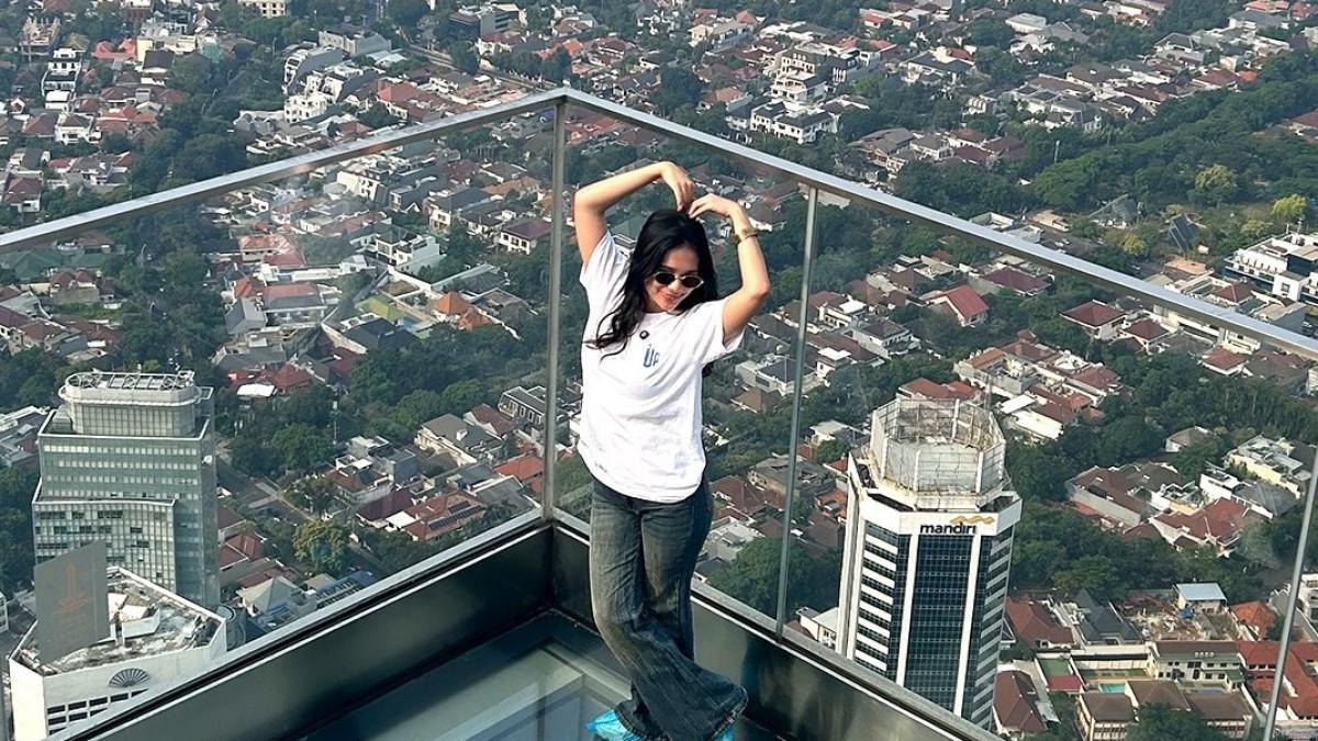 WISATA JAKARTA - Nikmati pengalaman liburan berbeda di Jakarta dengan pemandangan 360° dari UP at Thamrin Nine, lengkap dengan atraksi menegangkan di Sky Garden.