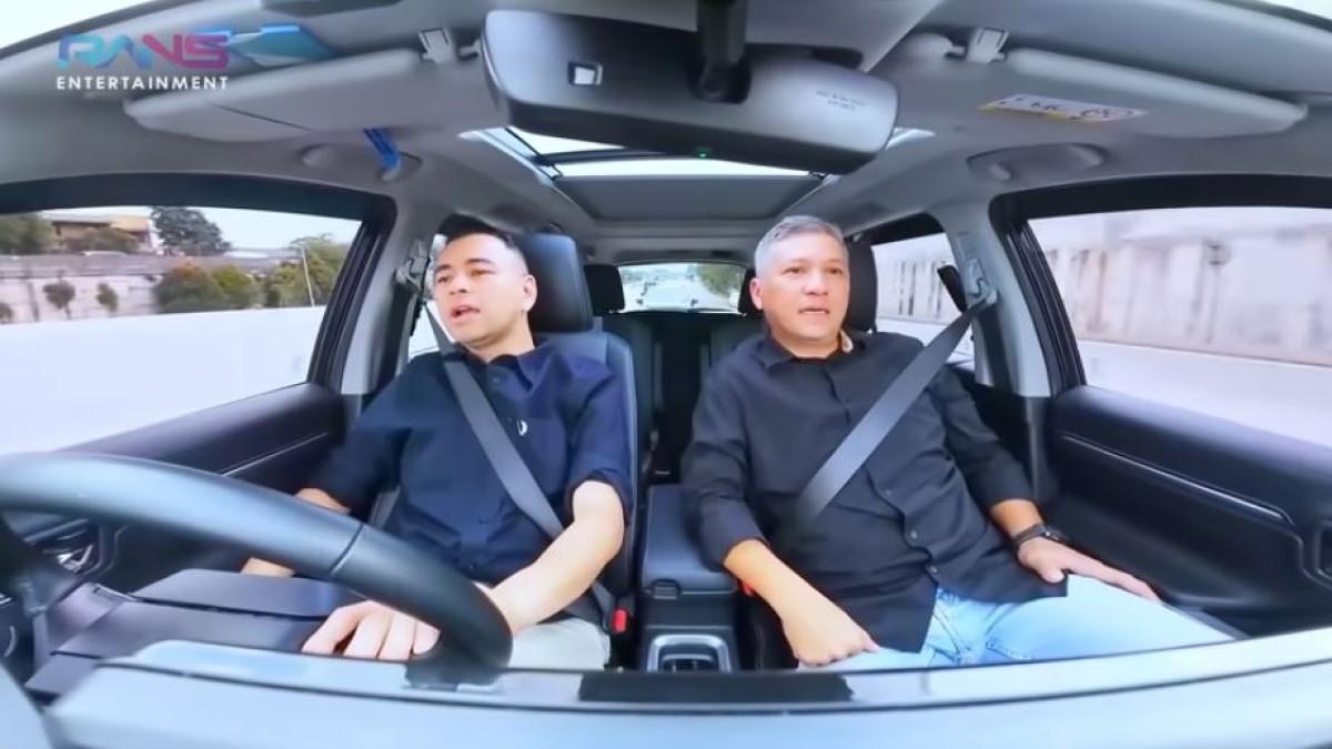 DIDEKATI COWOK - Gading Marten membagikan pengalamannya saat mengetahui putrinya menerima pesan WhatsApp dari seorang teman laki-laki.