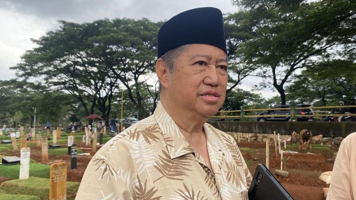 Harry Kiss, ayah Vidi Aldiano, terlihat berada di TPU Tanah Kusir pada Kamis (26/3/2026).