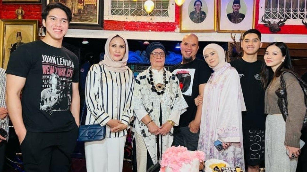 Ahmad Dhani bangga Al El Dul sudah mandiri sejak SMA.